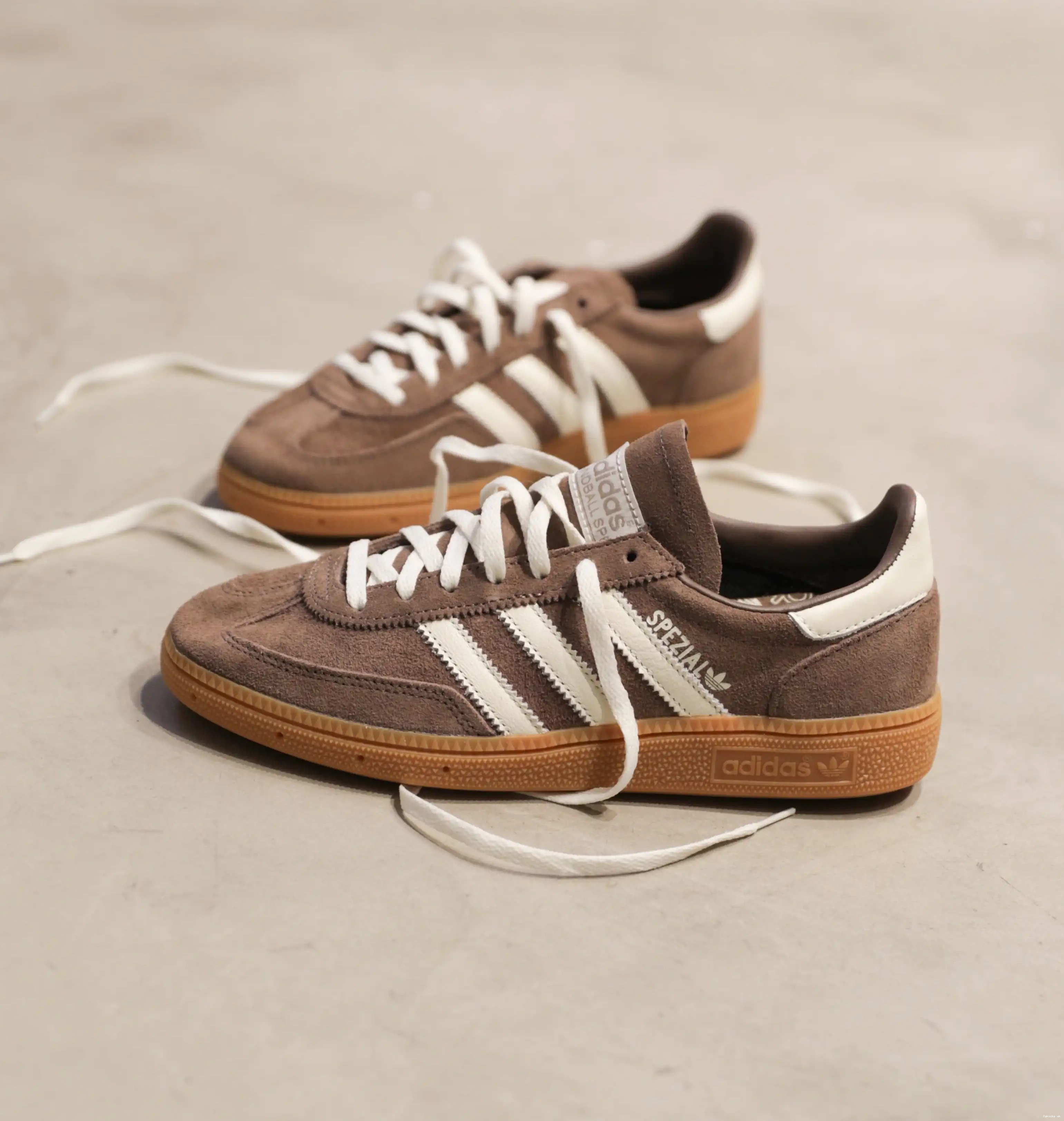 Strata adidas Gum Earth Handball Spezial W 0522
